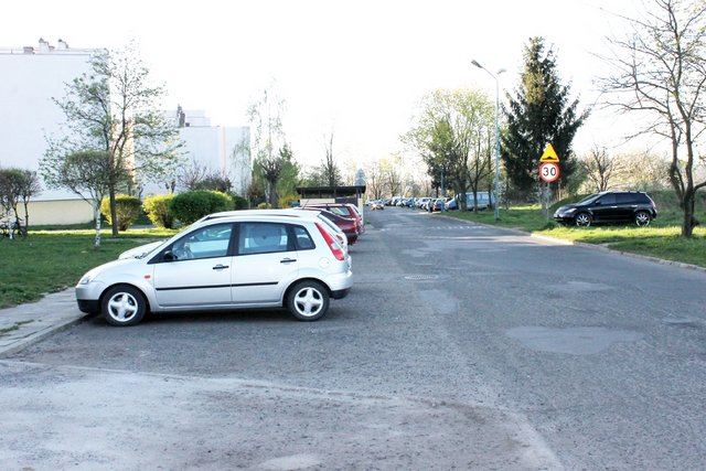 Urzędnicy proponowali, jak rozwiązać problem łamania przepisów dotyczących parkowania w niedozwolonych miejscach