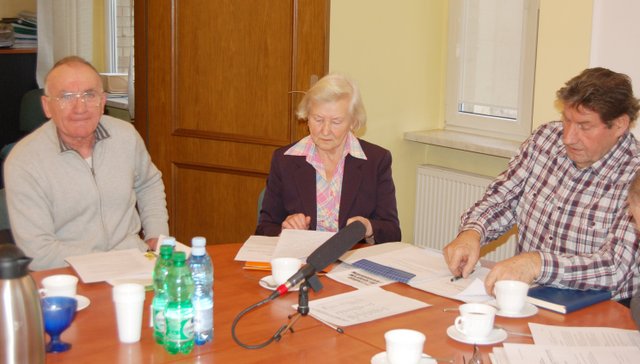 Spotkanie poprowadził przewodniczący Tadeusz Chaszczewicz (z prawej), a sprawozdanie z poprzedniej części odczytała sekretarz Barbara Kwiatkowska