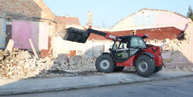 Niedawno został budynek przyległy do remizy strażackiej w Wiązowie (tzw. stodoła) Foto: Karolina Pawlak UMiG Wiązów
