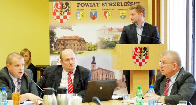 Wystąpienie prezesa spółki SCM Jarosława Sołowieja na sesji Rady Powiatu Strzelińskiego