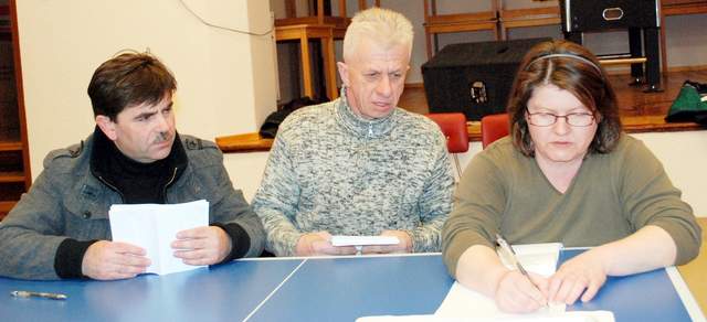 Pracy w komisj skrutacyjnej podjęli się (od prawej) Monika Pietruszyńska, Krzysztof Dłubakowski oraz Jerzy Ranosz