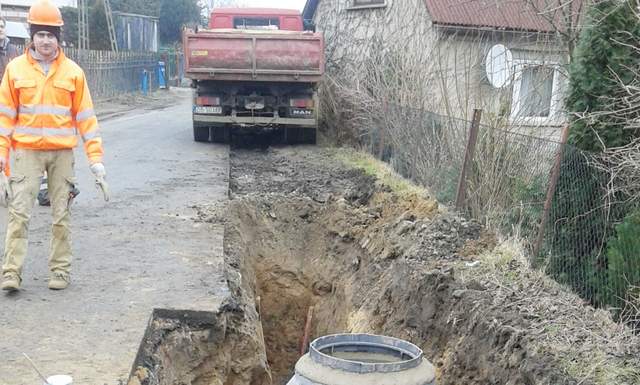 W ubiegłym miesiącu rozpoczęto budowę kanalizacji w Kaczerkach. Prace mają potrwać do końca maja