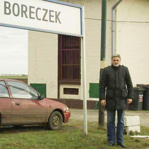 Wójt Waldemar Grochowski na stacji w Boreczku, która od końca grudnia jest własnością gminy Borów